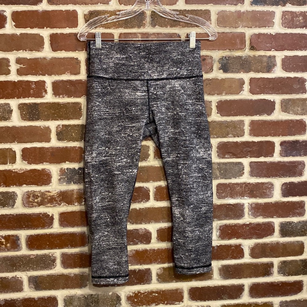 Lululemon black and white pattern leggings size 10